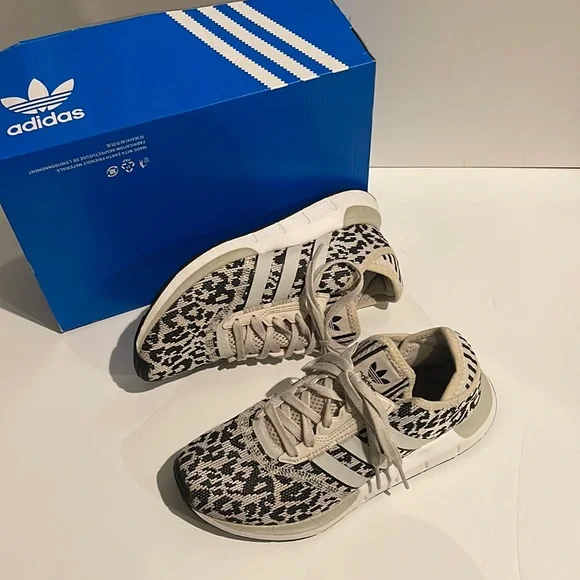 adidas gazelle silver green womens SWIFT RUN 1.0 main image 0